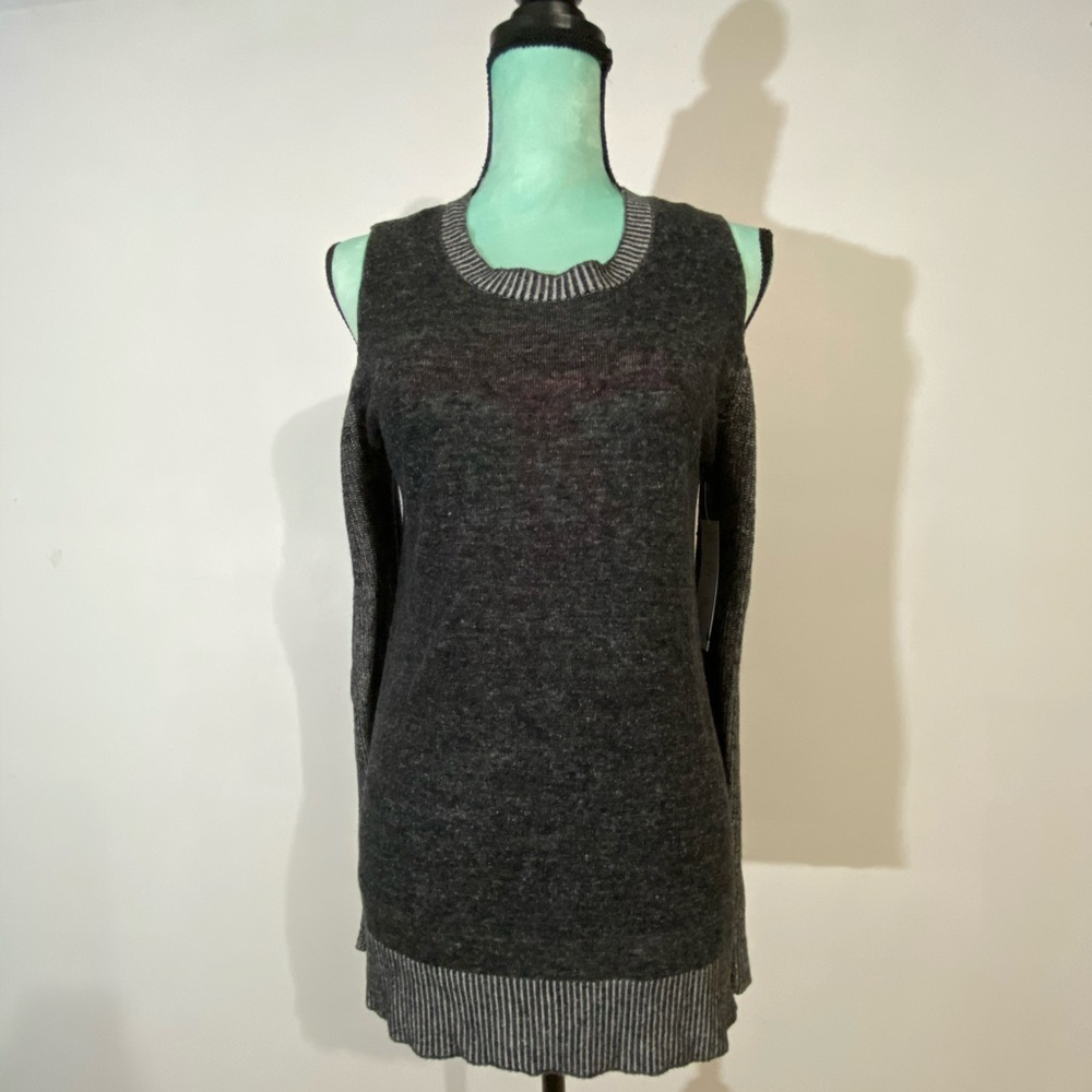 🛍$25 SALE🛍 
Two by Vince Camuto Sweater